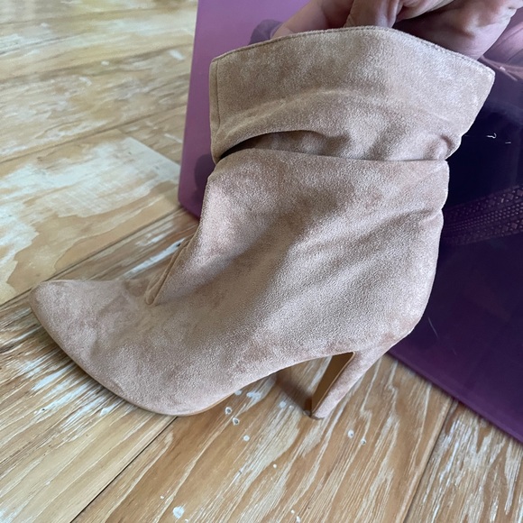 Tan suede heels size 10 (runs .5 smaller) worn three times - Picture 2 of 5